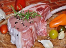 大意不得！吃生肉有风险，徒手处理生肉竟然也很危险！
